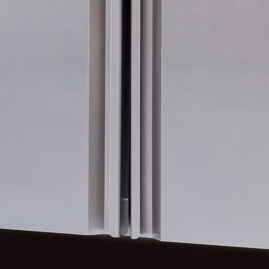 縦型冷凍庫を備えた4ドア業務用冷蔵庫のメーカー